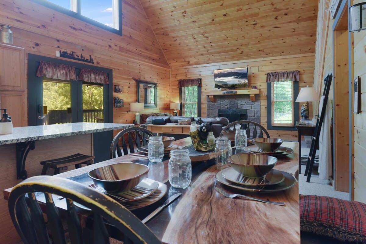 Ryes And Shine Bootlegger'S Cabin! Hot Tub* Pool* Arcade* Billiards *Ev * Pet Friendly Сивиървил Екстериор снимка