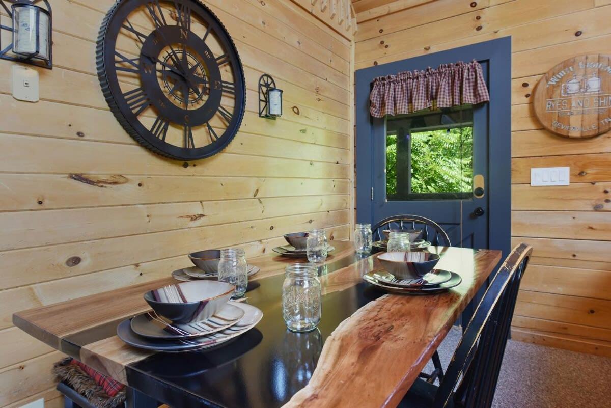 Ryes And Shine Bootlegger'S Cabin! Hot Tub* Pool* Arcade* Billiards *Ev * Pet Friendly Сивиървил Екстериор снимка