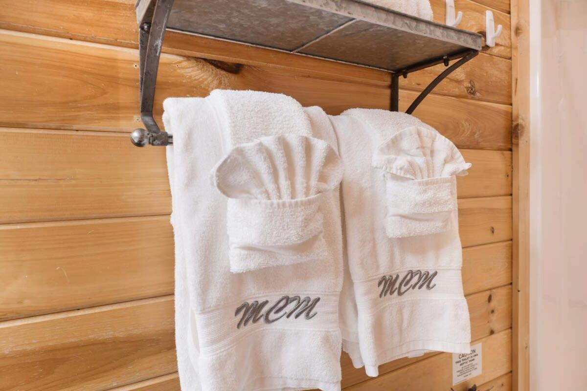 Ryes And Shine Bootlegger'S Cabin! Hot Tub* Pool* Arcade* Billiards *Ev * Pet Friendly Сивиървил Екстериор снимка