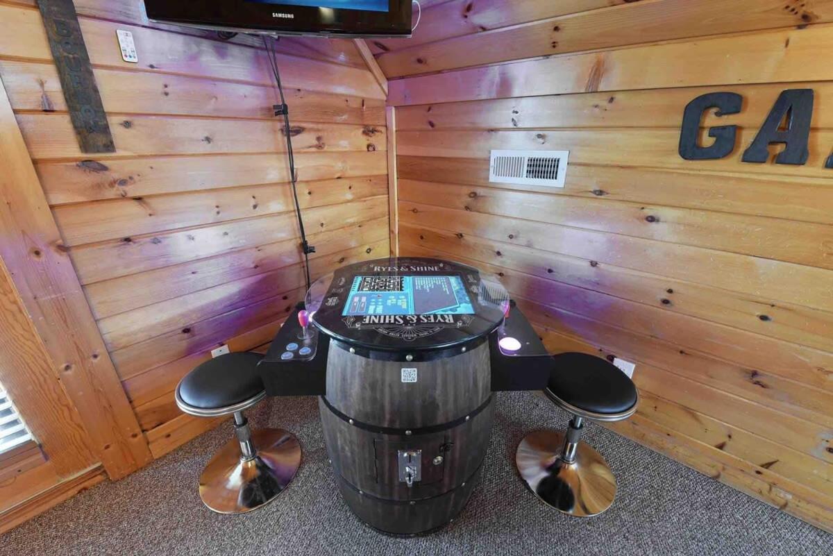 Ryes And Shine Bootlegger'S Cabin! Hot Tub* Pool* Arcade* Billiards *Ev * Pet Friendly Сивиървил Екстериор снимка